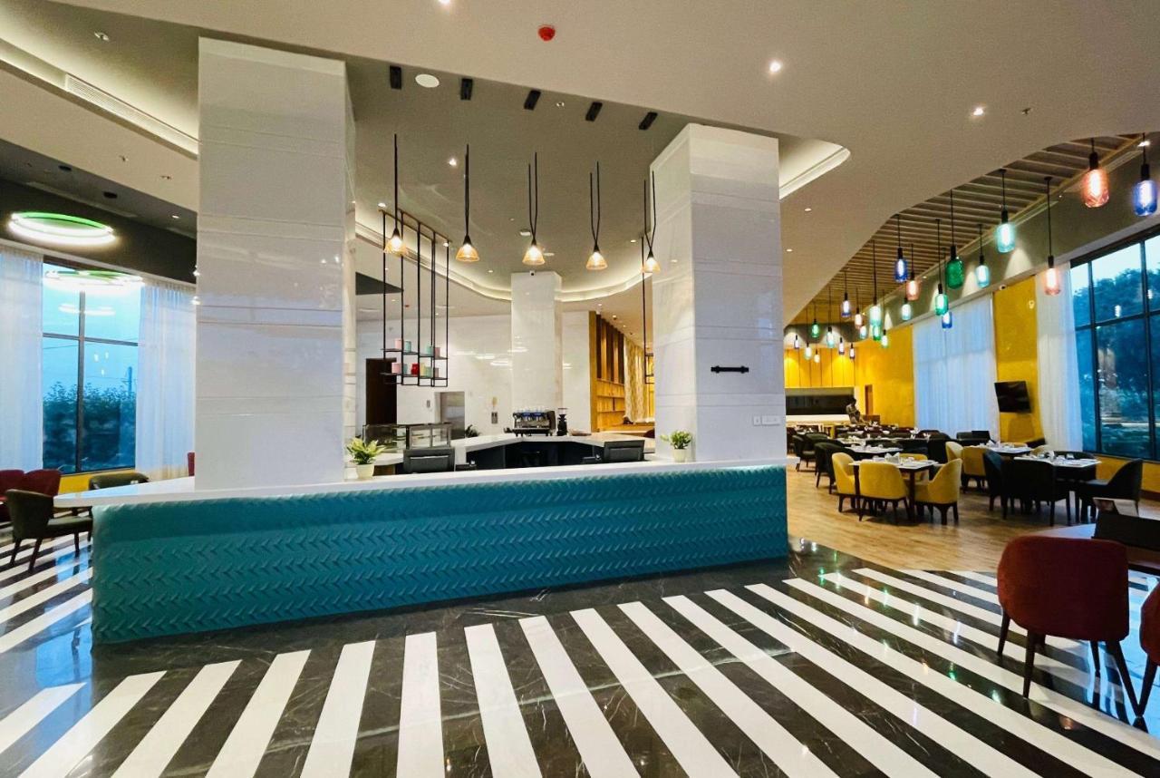 Ramada Encore By Wyndham Amritsar Airport Buitenkant foto