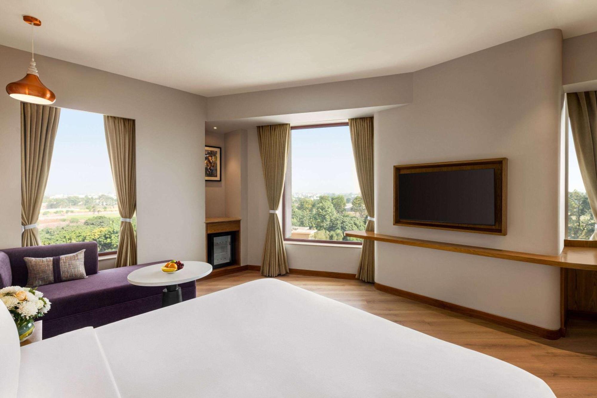 Ramada Encore By Wyndham Amritsar Airport Buitenkant foto