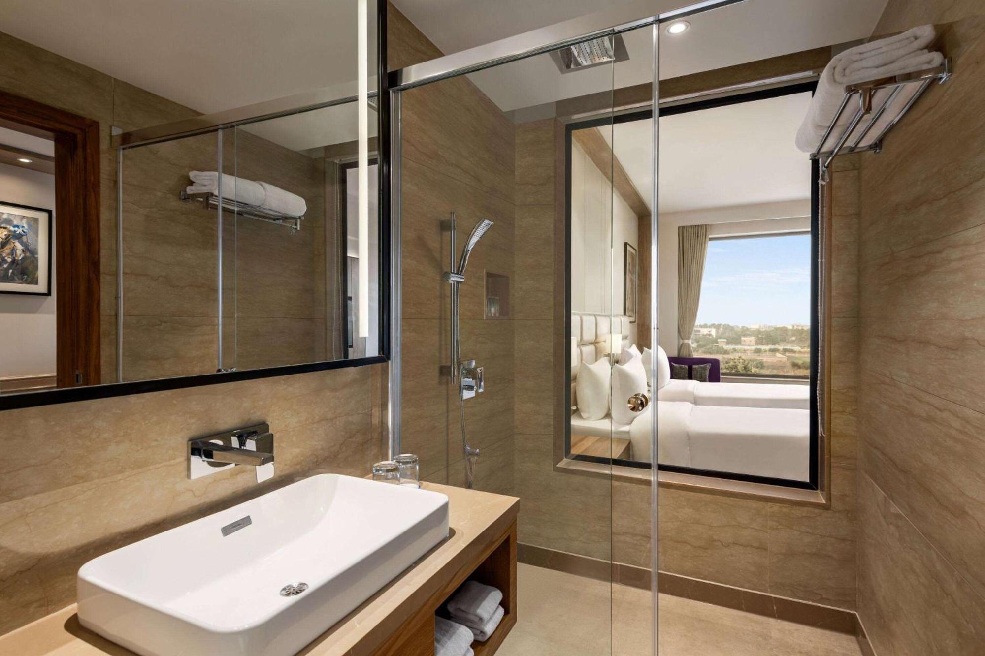 Ramada Encore By Wyndham Amritsar Airport Buitenkant foto
