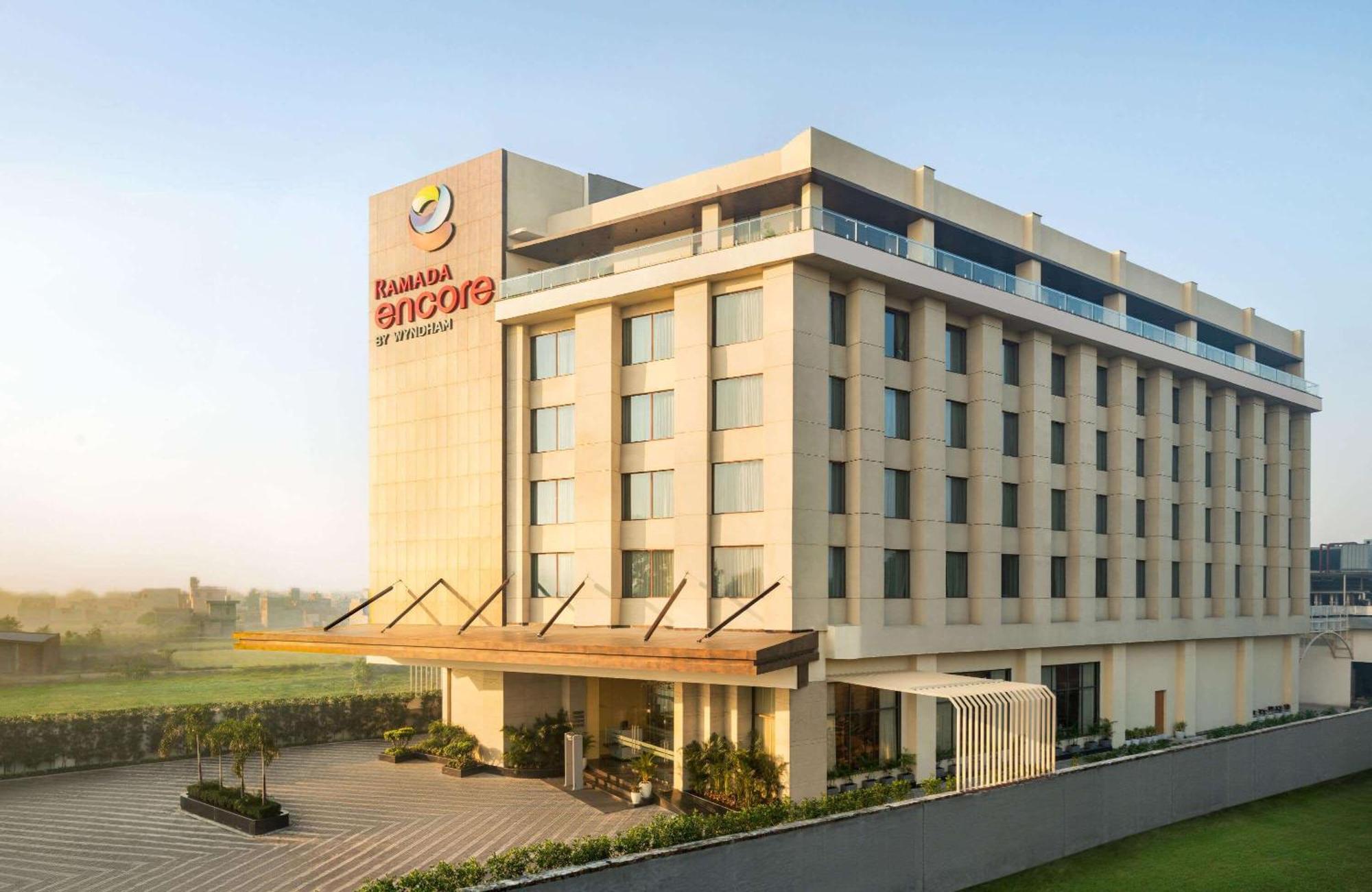 Ramada Encore By Wyndham Amritsar Airport Buitenkant foto